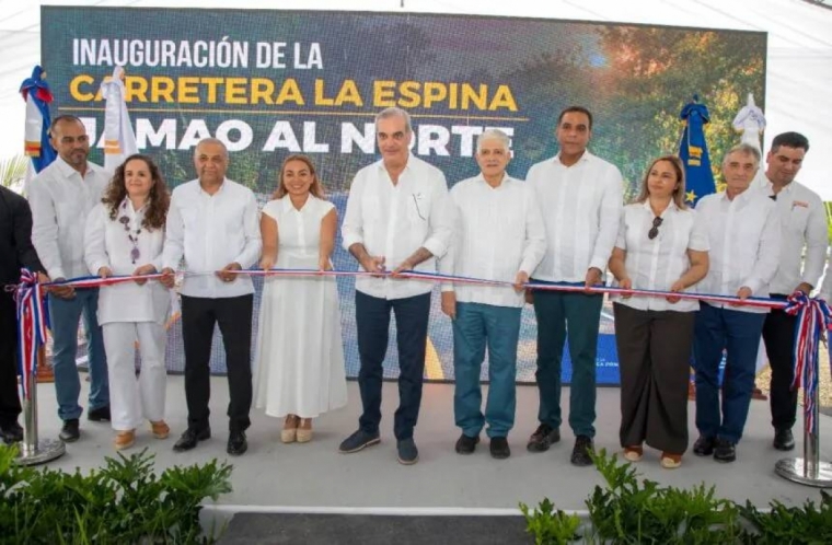 Abinader inaugura carretera Las Espinas tras 36 años de espera